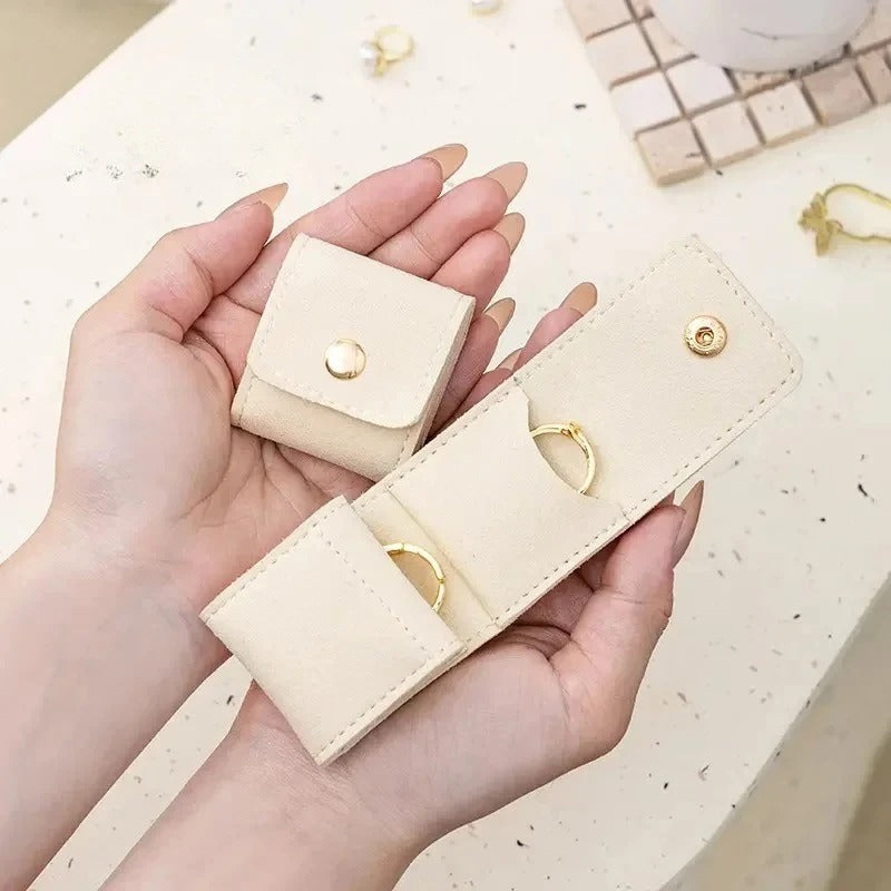 Mini étui à bijoux de voyage en cuir traité
